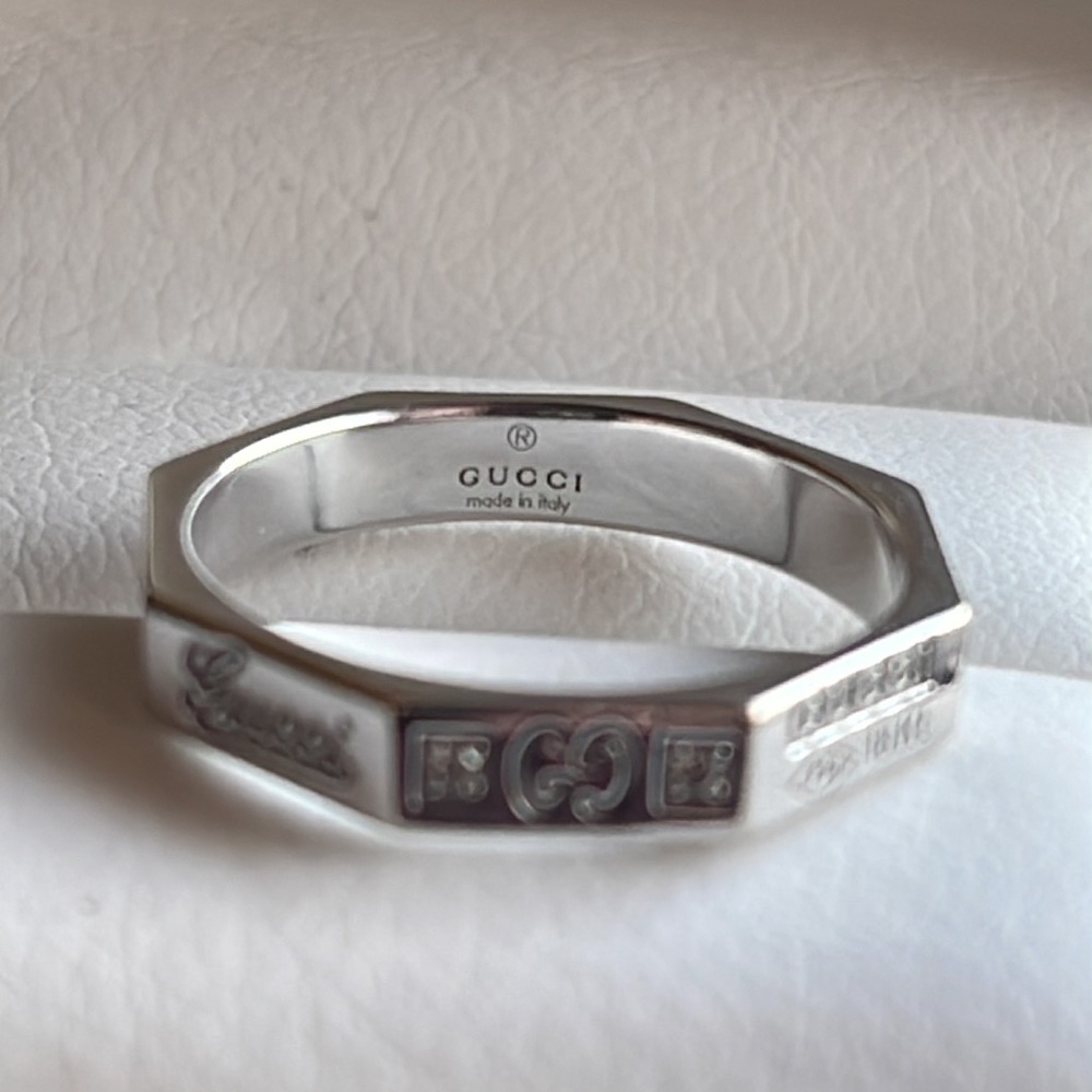 18k GUCCI Diamond Ring - Picture 10 of 15